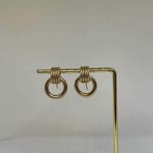 Elegant 14kt Gold Hoop Earrings